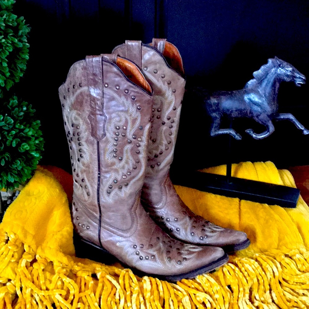 Beautiful leather cowgirl boots by Gypsy Girl size 7 ⭐️